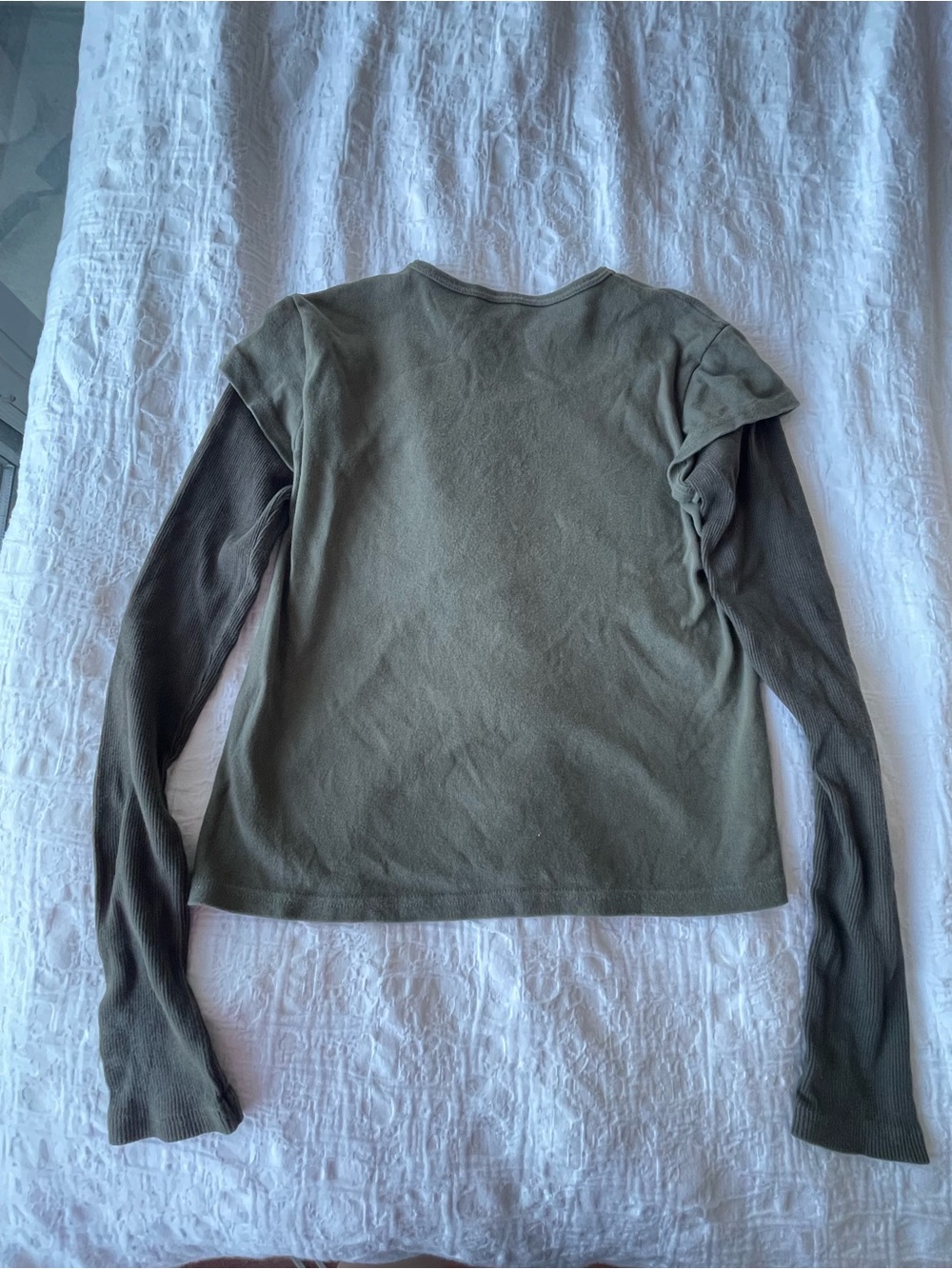 Brandy Melville Olive Ribbed Long Sleeve Tee
100% cotton